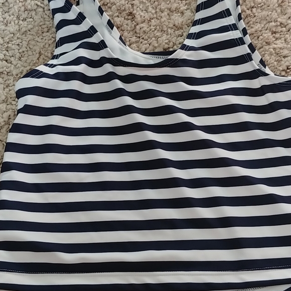 Girl's swimming top - Picture 2 of 2